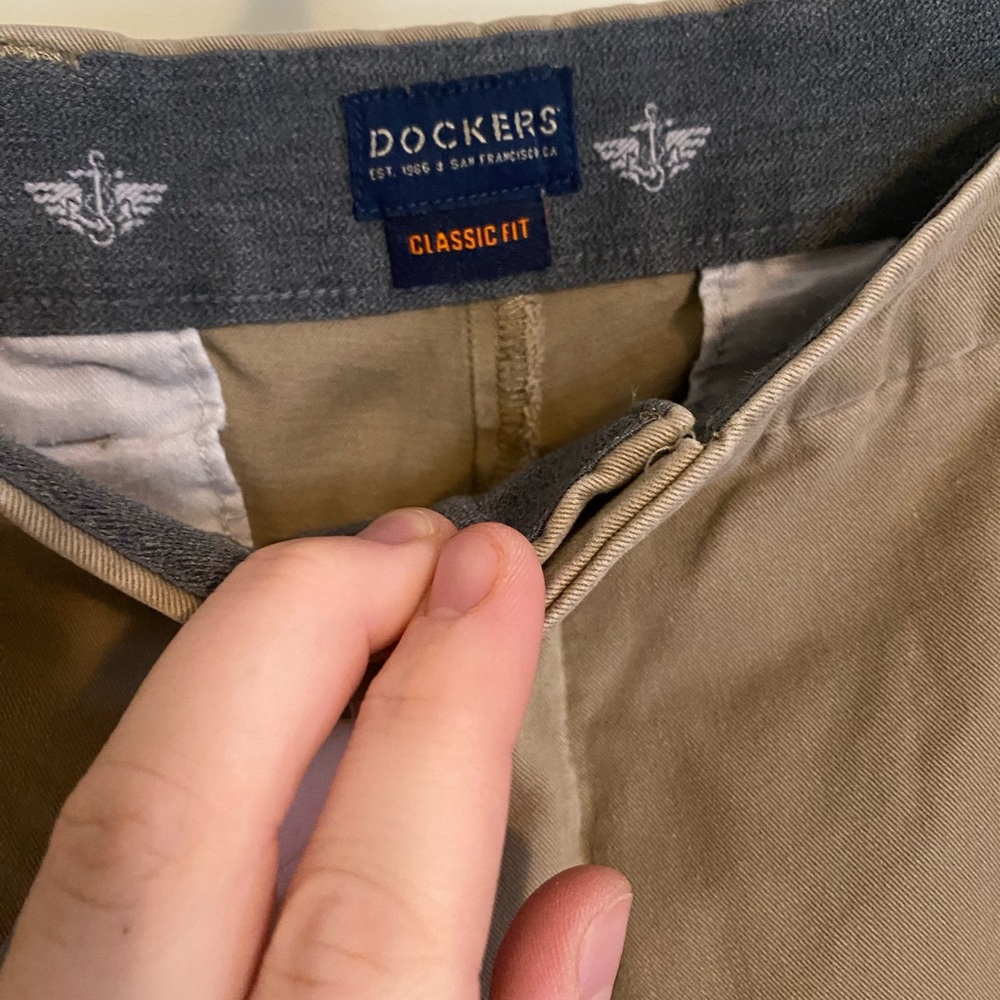 Dockers Classic Fit Men's Pants in Khaki Tan